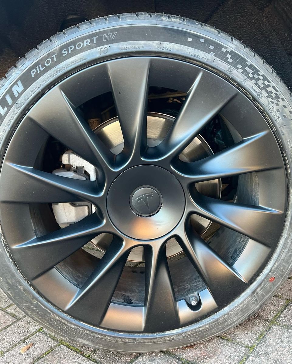 Alloy Wheel Refurbishment by Triple R Paintworx